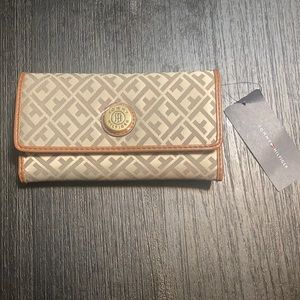 Tommy Hilfiger clutch purse